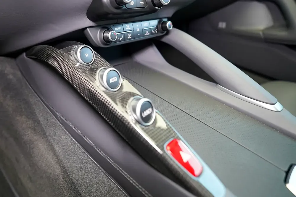 GTC4 LUSSO V12 | JBL AUDIO | CARBON TRIM INTERIOR AND EXTERIOR | WARRANTY AVAILABLE - Image 9