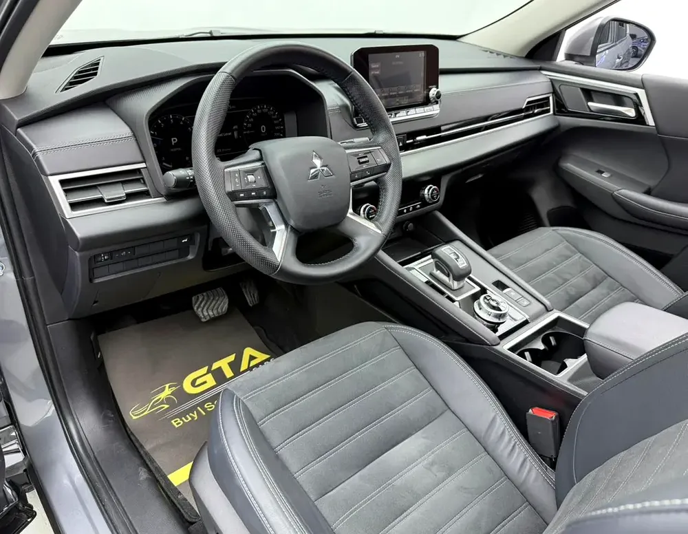 2023 Mitsubishi Outlander, 2026 Mitsubishi Warranty, Full Mitsubishi Service History, Low Km, GCC - Image 10