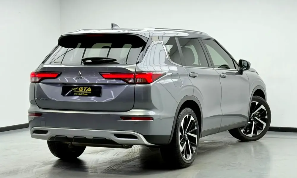 2023 Mitsubishi Outlander, 2026 Mitsubishi Warranty, Full Mitsubishi Service History, Low Km, GCC - Image 4