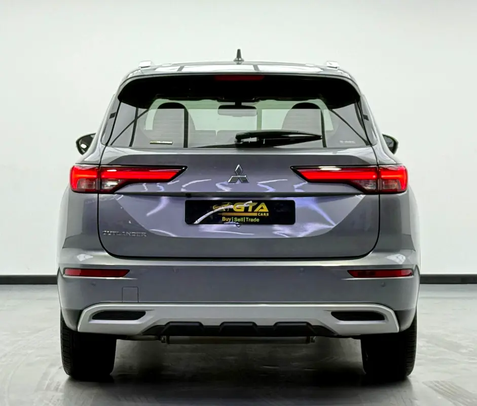 2023 Mitsubishi Outlander, 2026 Mitsubishi Warranty, Full Mitsubishi Service History, Low Km, GCC - Image 5