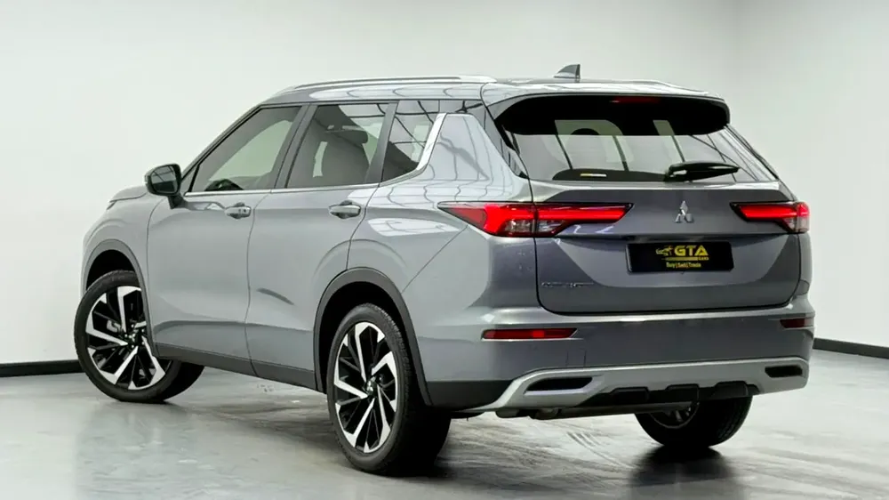 2023 Mitsubishi Outlander, 2026 Mitsubishi Warranty, Full Mitsubishi Service History, Low Km, GCC - Image 6