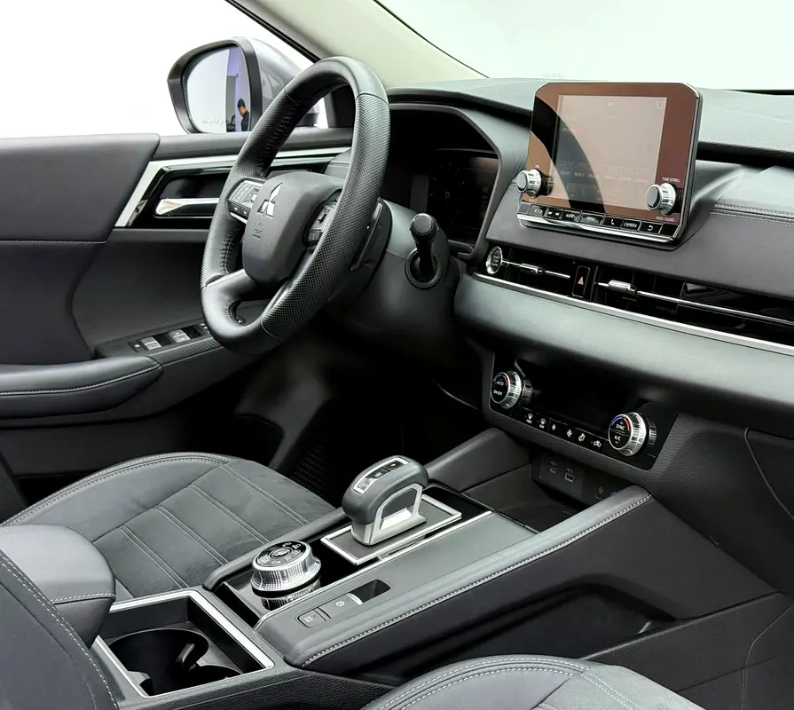 2023 Mitsubishi Outlander, 2026 Mitsubishi Warranty, Full Mitsubishi Service History, Low Km, GCC - Image 7