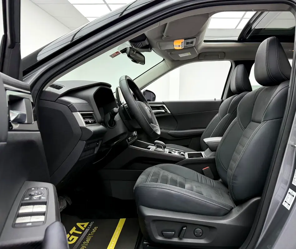 2023 Mitsubishi Outlander, 2026 Mitsubishi Warranty, Full Mitsubishi Service History, Low Km, GCC - Image 8