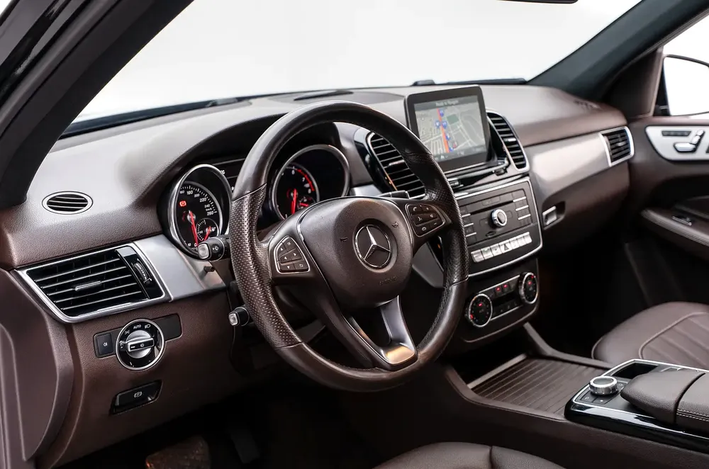 2017 Mercedes-Benz GLE 400 4MATIC, AMG Line, Warranty, Low Kms, Very Well Maintained, GCC - Image 11