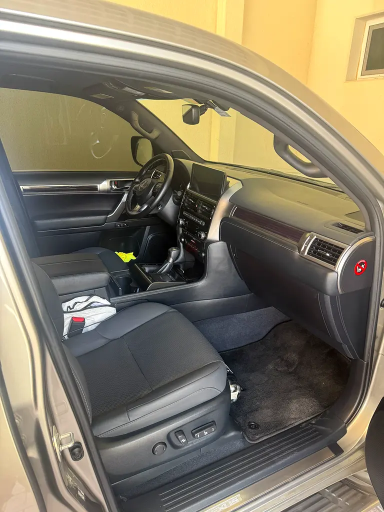 Lexus GX 460 Premium 2023 | GCC Specs | Low Mileage | Luxury SUV - Image 17