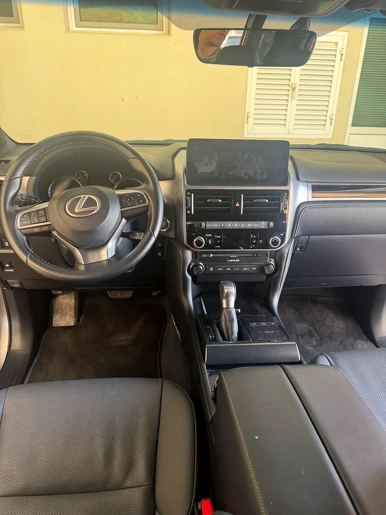 Lexus GX 460 Premium 2023 | GCC Specs | Low Mileage | Luxury SUV - Image 19