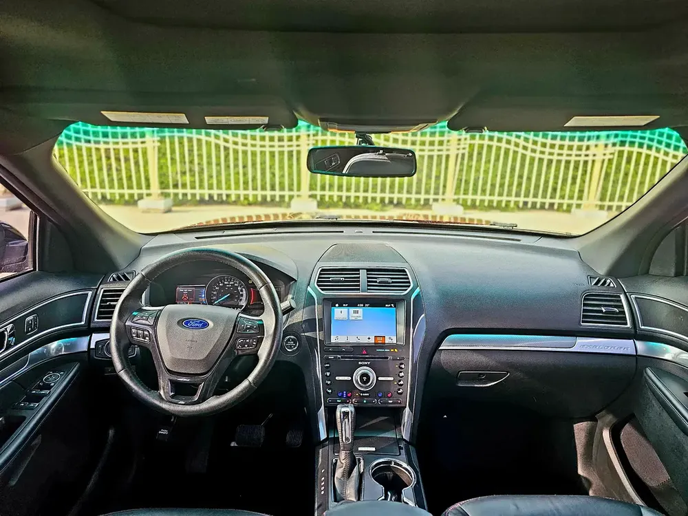 Ford explorer sport V6 3.5L AWD GCC Full option 2 keys 2017no accident agency maintained - Image 11