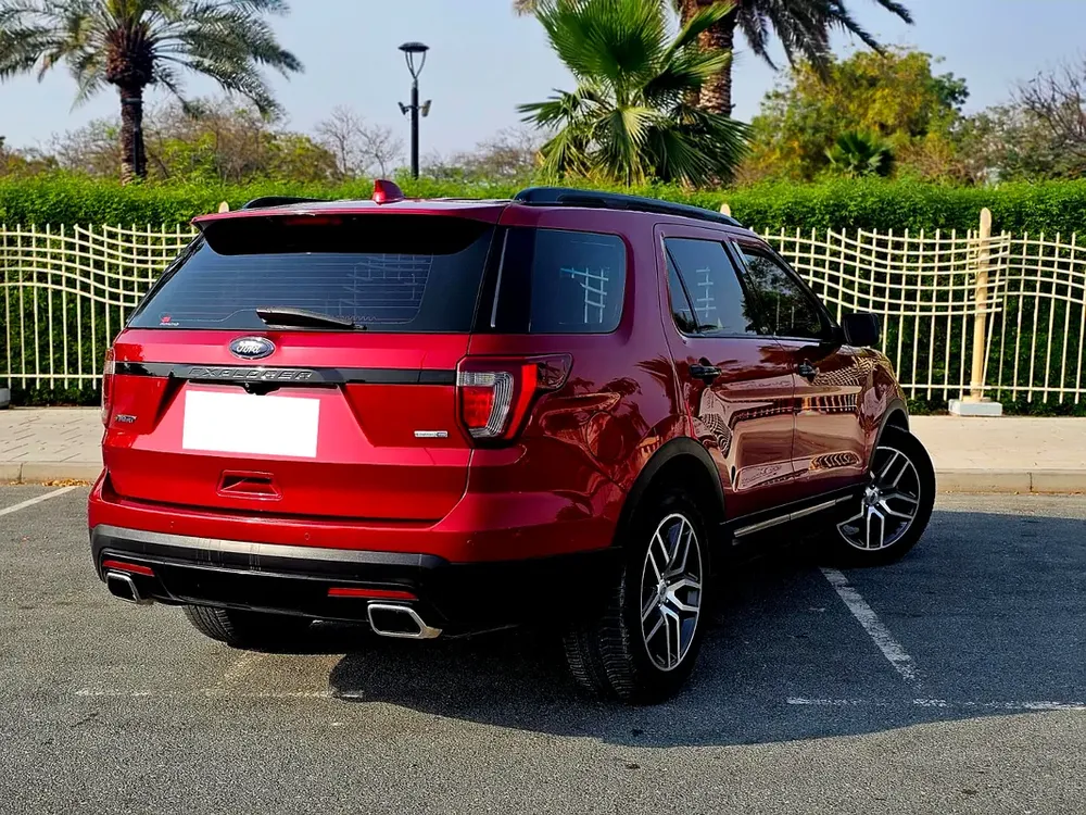 Ford explorer sport V6 3.5L AWD GCC Full option 2 keys 2017no accident agency maintained - Image 4
