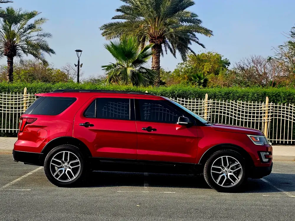Ford explorer sport V6 3.5L AWD GCC Full option 2 keys 2017no accident agency maintained - Image 7