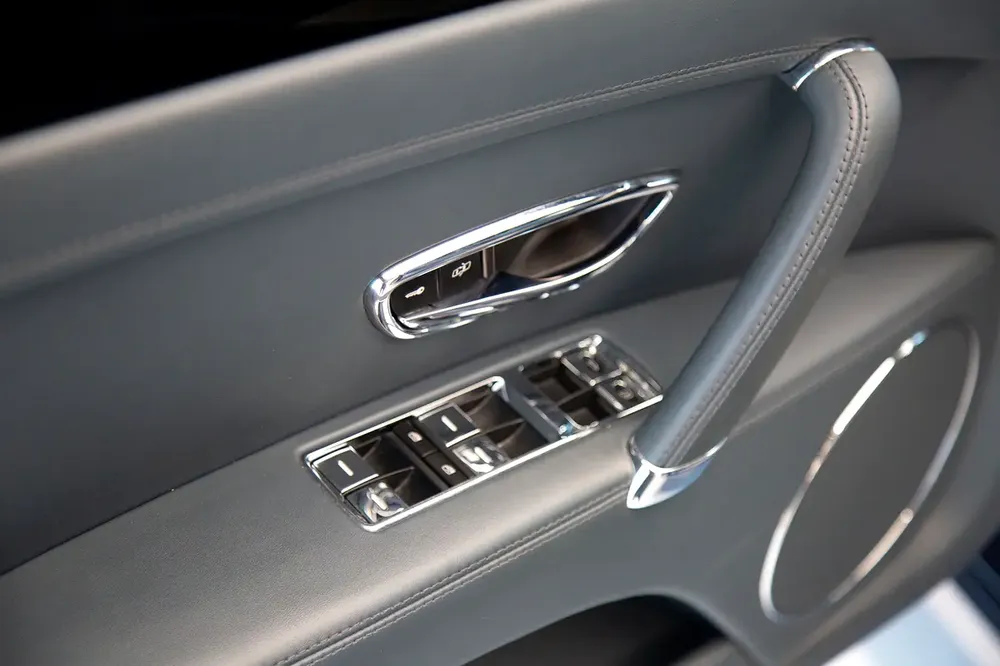 FLYING SPUR V8 | GCC CAR | LOW MILEAGE | WARRANTY AVAILABLE - Image 4