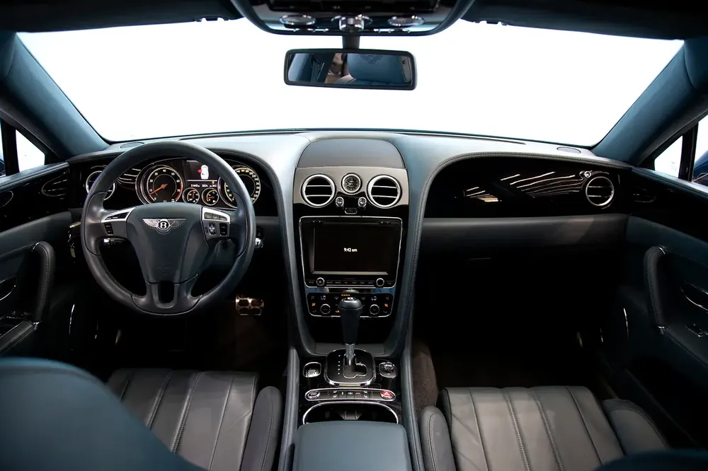FLYING SPUR V8 | GCC CAR | LOW MILEAGE | WARRANTY AVAILABLE - Image 7