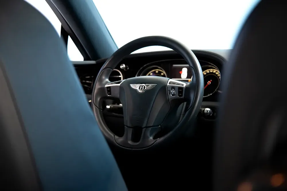 FLYING SPUR V8 | GCC CAR | LOW MILEAGE | WARRANTY AVAILABLE - Image 9