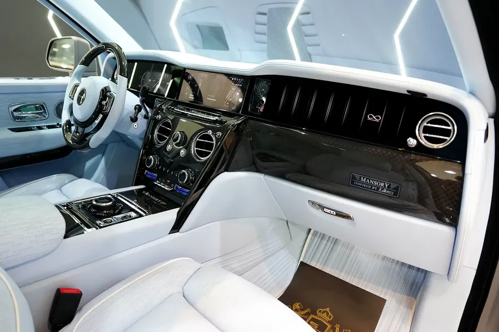 2025 Rolls-Royce Cullinan Black Badge, ORIGINAL MANSORY, Full Forged-Carbon Widebody Kit, GCC Specs! - Image 6