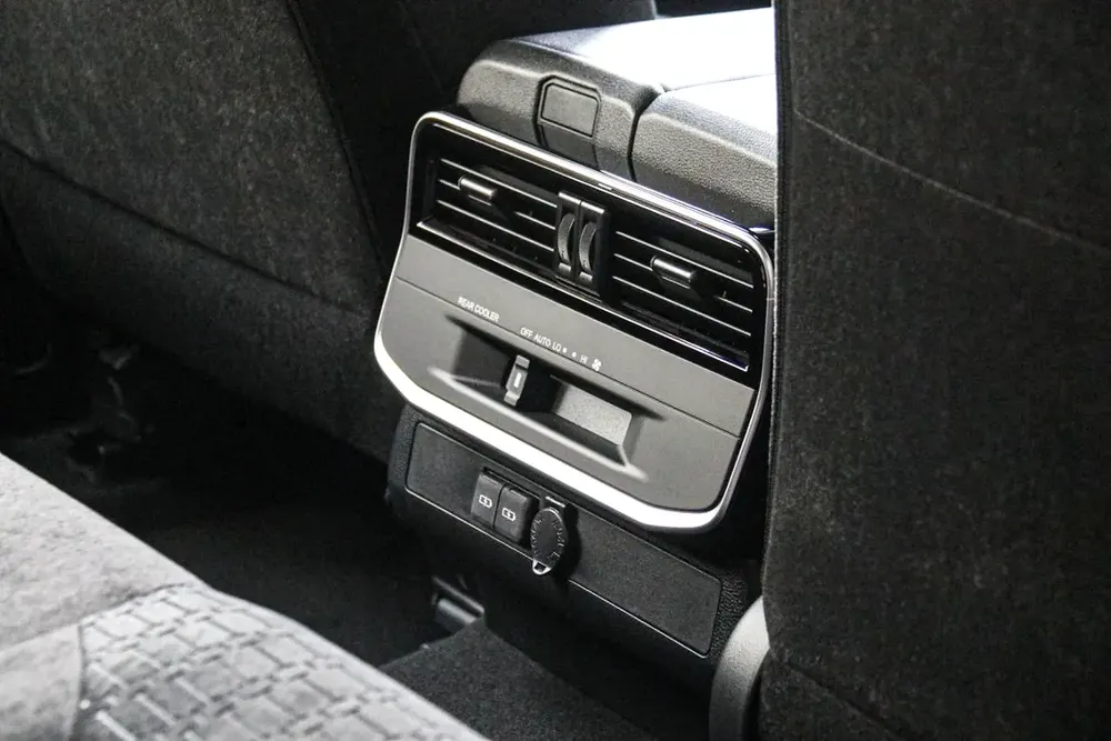 LAND CRUISER GXR V6 TURBO AX-A00 2026 - Image 17