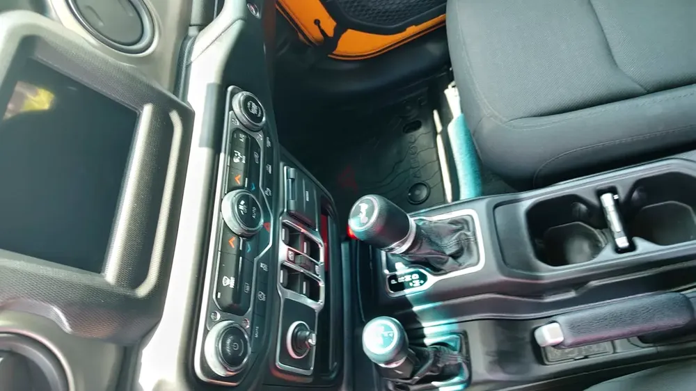 Rare Color / Jeep Wrangler Unlimited Sport 2021 GCC Specs - Image 4
