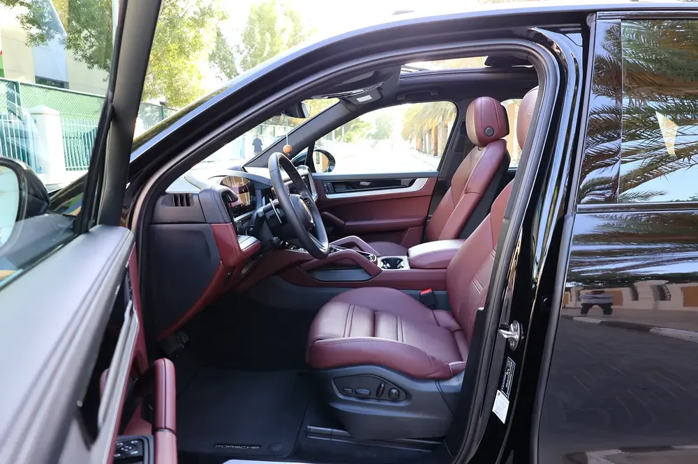 Porsche Cayenne  2024-62000KM-2024-GCC SPECS-5 YEAR  WARRANTY  SERVICE - Image 11