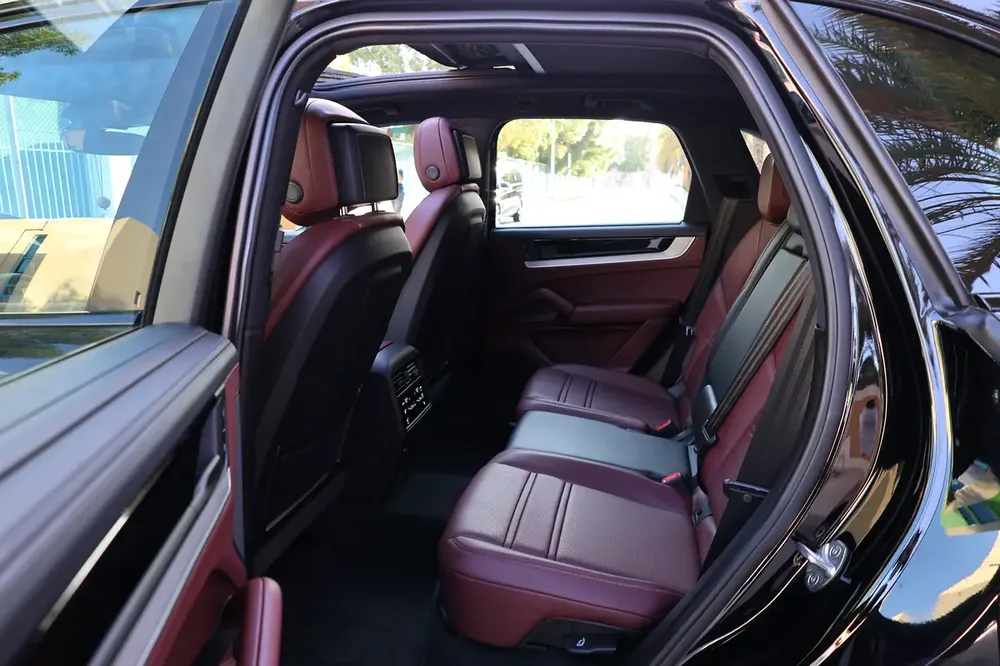 Porsche Cayenne  2024-62000KM-2024-GCC SPECS-5 YEAR  WARRANTY  SERVICE - Image 19