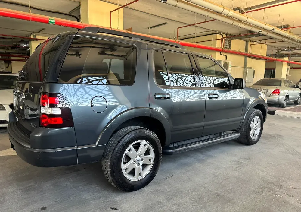 Ford Explorer XLT 4x4 GCC Agency Maintain - Low Kilometers Drive -Accident Free Car For Sale. - Image 4