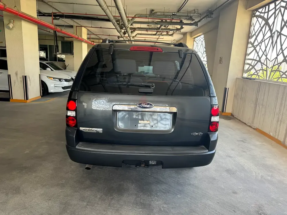 Ford Explorer XLT 4x4 GCC Agency Maintain - Low Kilometers Drive -Accident Free Car For Sale. - Image 5