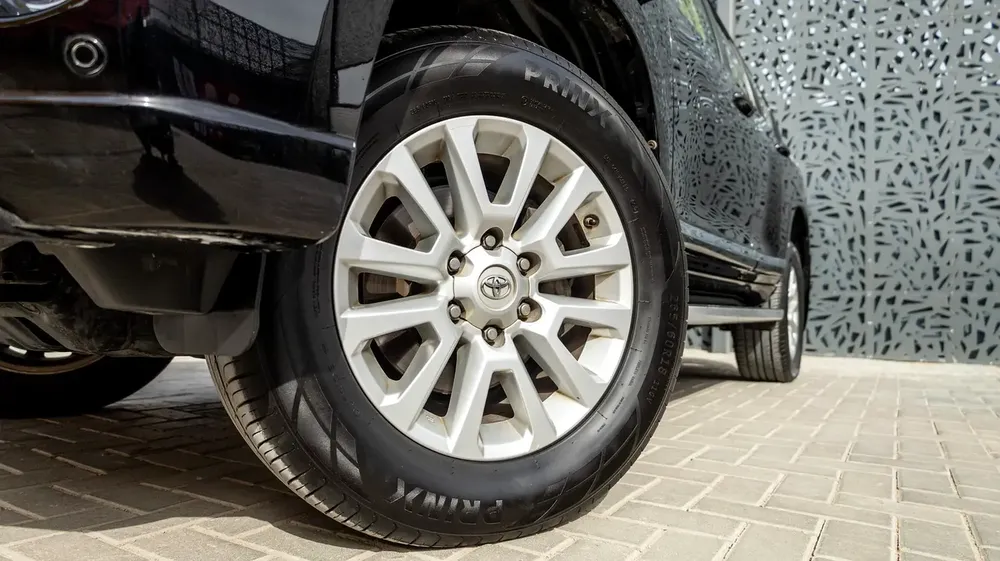 Toyota Land Cruiser Prado 2017 GCC specs - Image 9