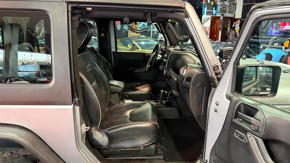 Jeep Wrangler Sport 2017 - GCC Specs - Excellent Condition - Image 6