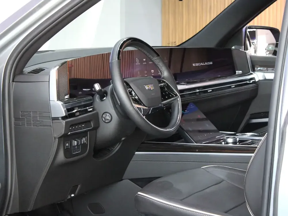 2025 - Cadillac Escalade Sport Platinum - V8 for 420,000.00 AED - Image 11