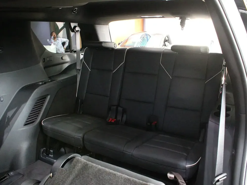 2025 - Cadillac Escalade Sport Platinum - V8 for 420,000.00 AED - Image 13