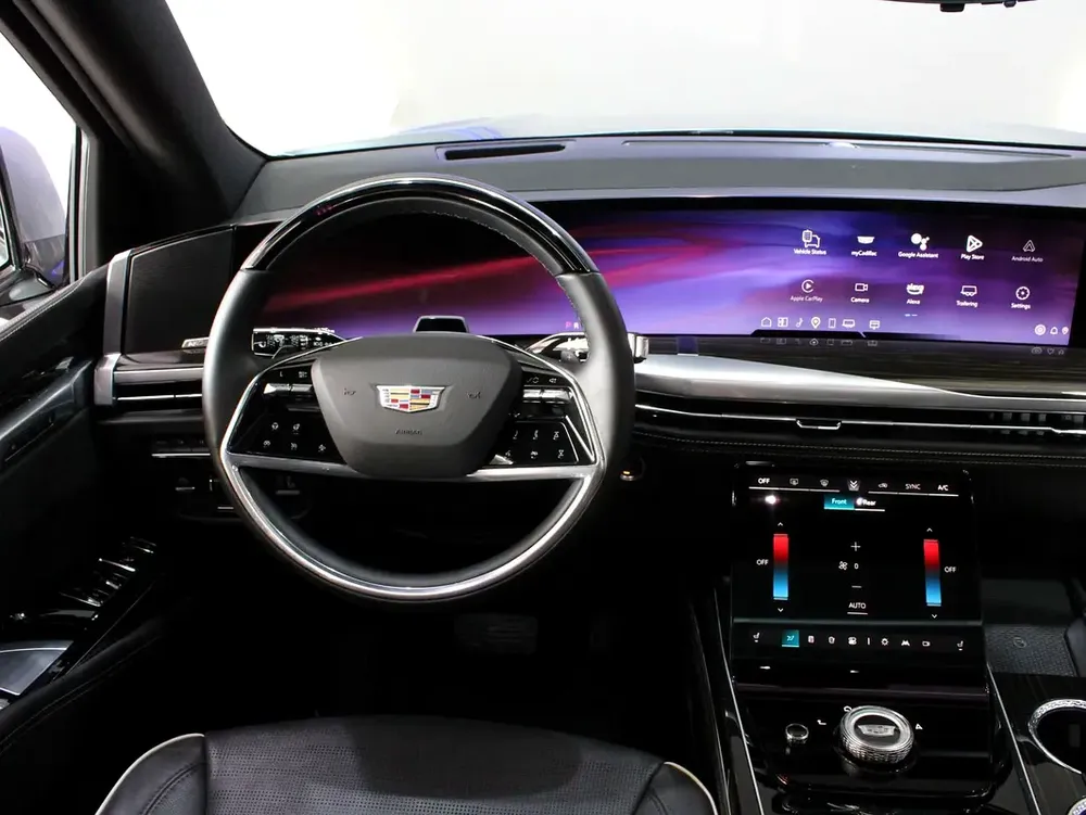 2025 - Cadillac Escalade Sport Platinum - V8 for 420,000.00 AED - Image 16