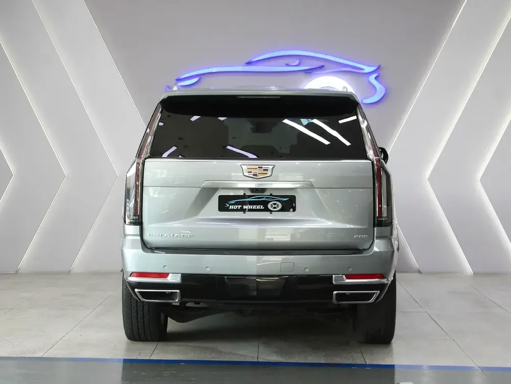 2025 - Cadillac Escalade Sport Platinum - V8 for 420,000.00 AED - Image 4