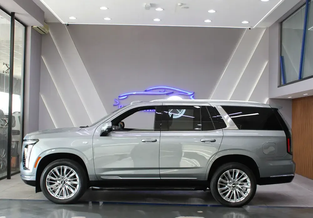 2025 - Cadillac Escalade Sport Platinum - V8 for 420,000.00 AED - Image 7