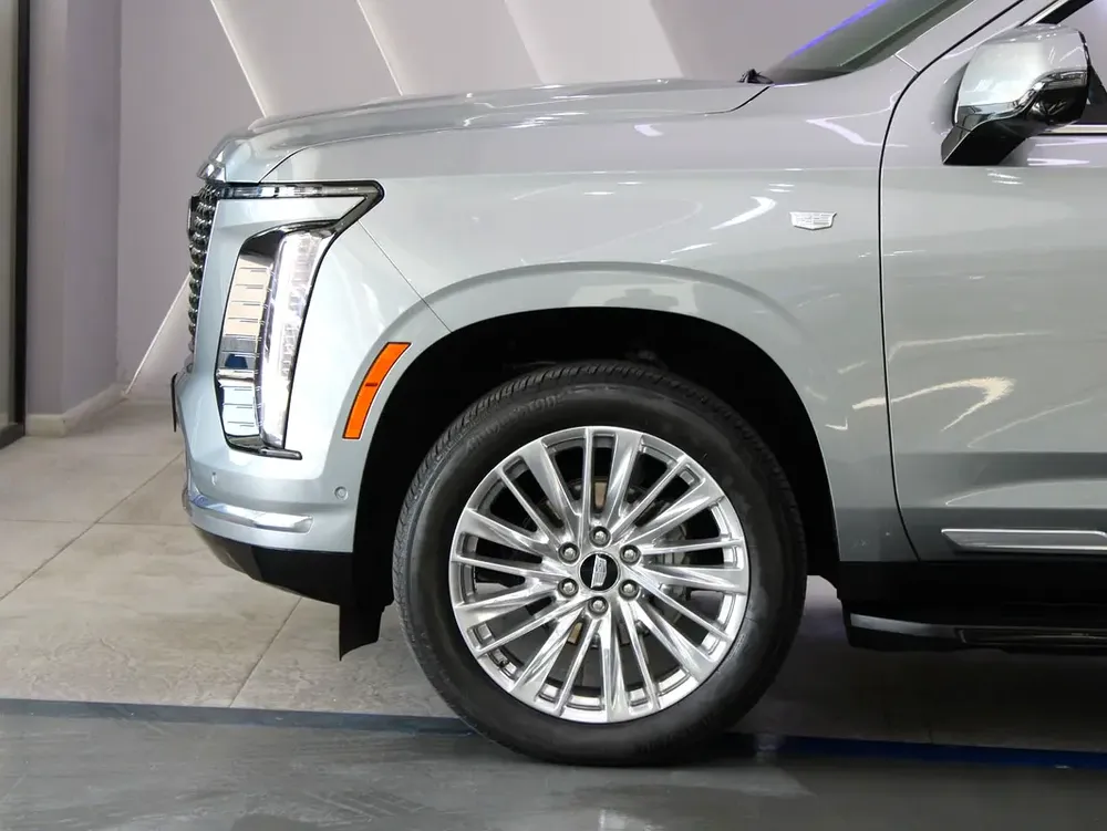 2025 - Cadillac Escalade Sport Platinum - V8 for 420,000.00 AED - Image 8