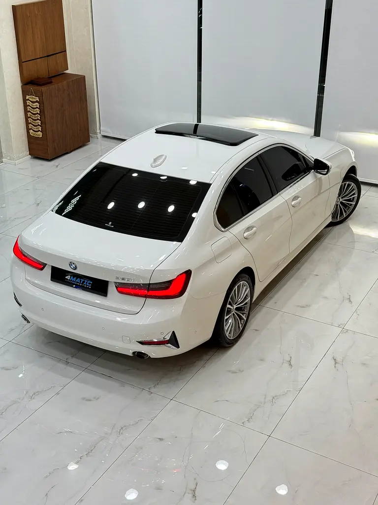 BMW 320i - Image 10