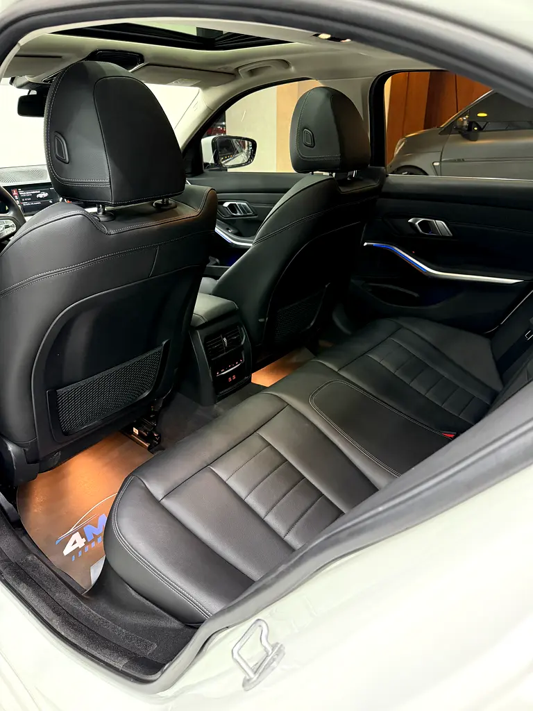 BMW 320i - Image 13