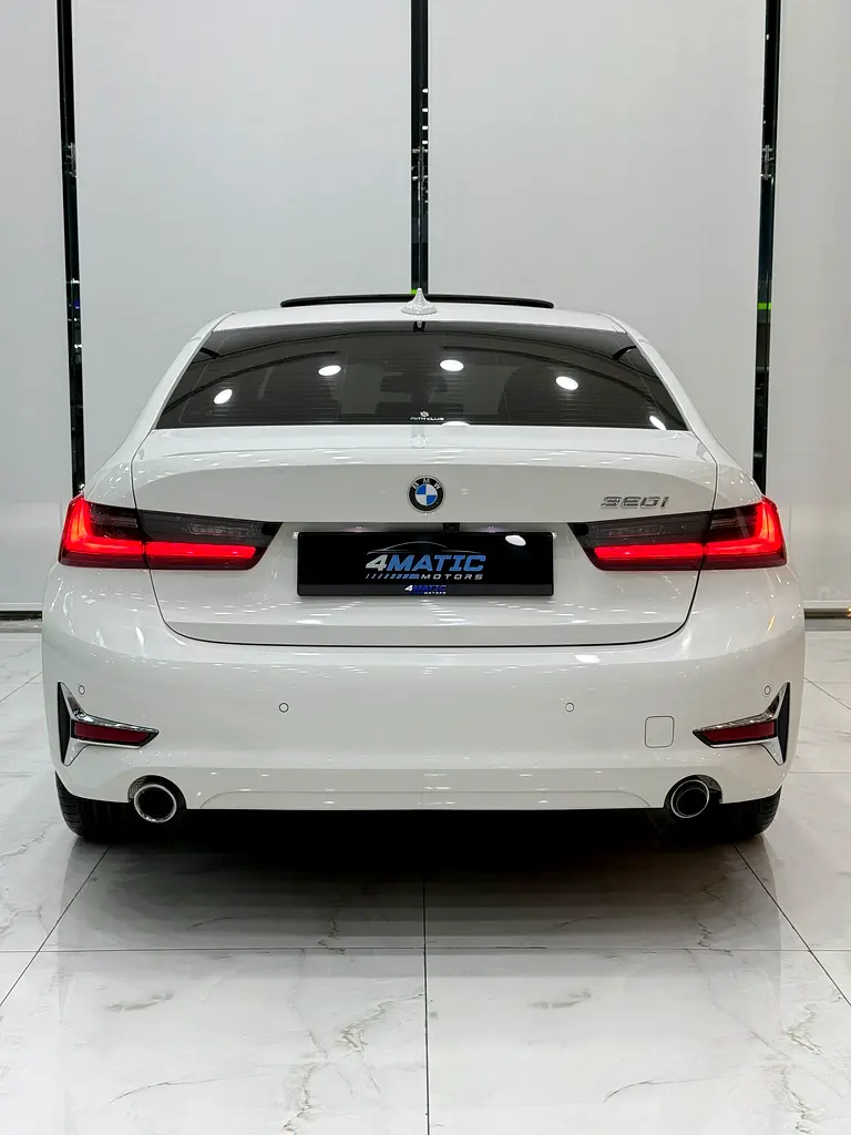 BMW 320i - Image 5