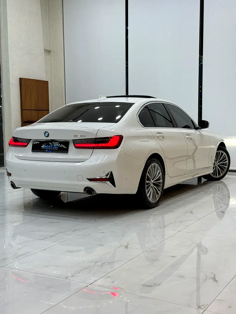 BMW 320i - Image 6