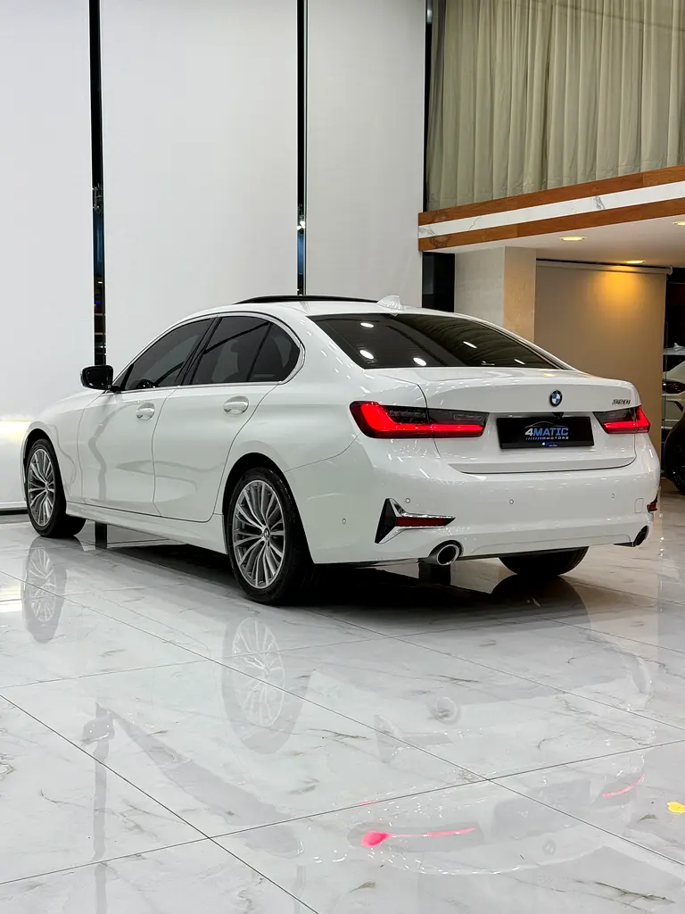 BMW 320i - Image 7