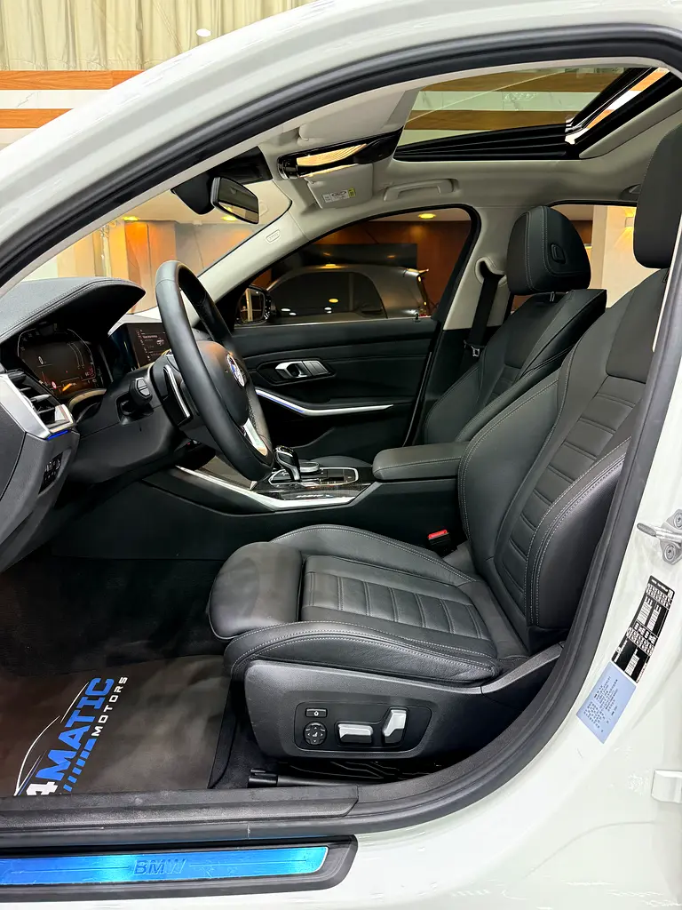 BMW 320i - Image 8