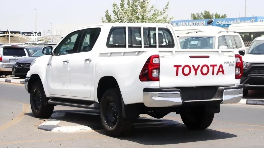 Toyota Hilux SR5 2.4L diesel  . White 2025 model, M/T Wide body with Chrome bumper - Image 4