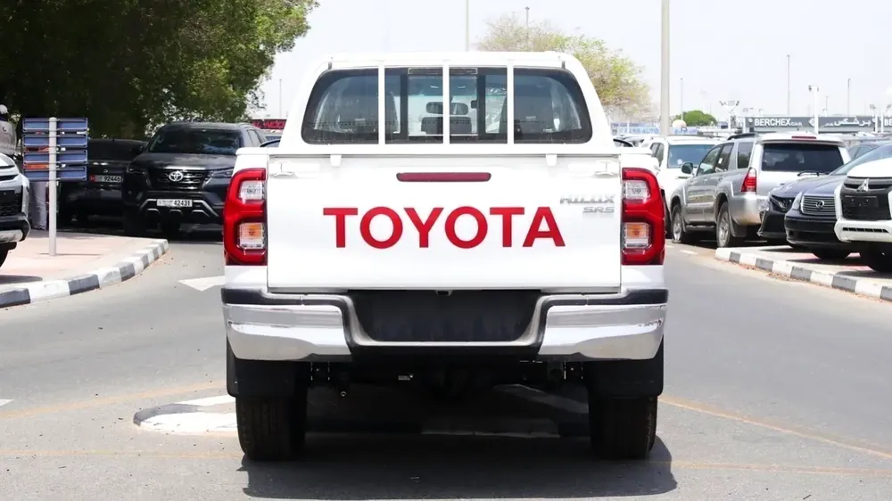 Toyota Hilux SR5 2.4L diesel  . White 2025 model, M/T Wide body with Chrome bumper - Image 5