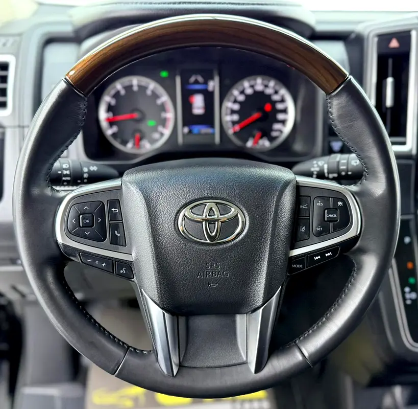 2023 Toyota Granvia Premium, 2026 Toyota Warranty, Full Toyota Service History, Fully Loaded, GCC - Image 12
