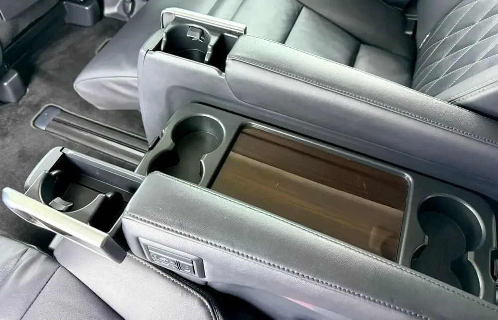 2023 Toyota Granvia Premium, 2026 Toyota Warranty, Full Toyota Service History, Fully Loaded, GCC - Image 14