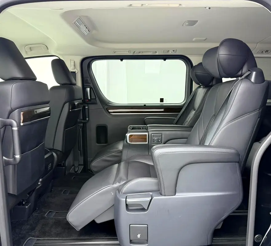 2023 Toyota Granvia Premium, 2026 Toyota Warranty, Full Toyota Service History, Fully Loaded, GCC - Image 15