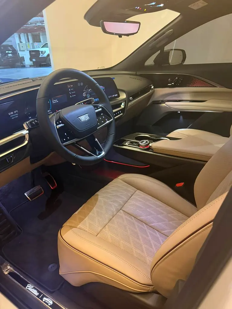 2025 Cadillac Lyriq Sport - GCC Specs - Brand New - Authorized Dealer - Image 10