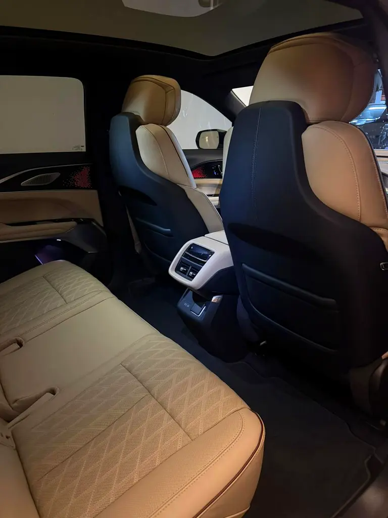 2025 Cadillac Lyriq Sport - GCC Specs - Brand New - Authorized Dealer - Image 12