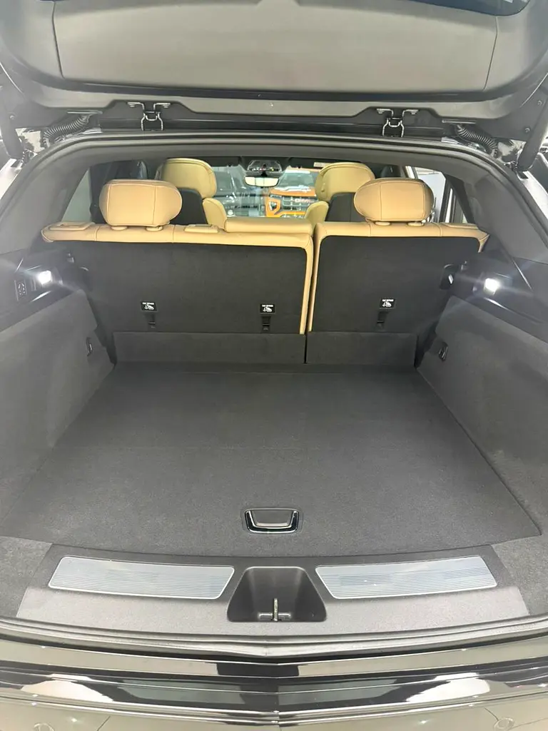 2025 Cadillac Lyriq Sport - GCC Specs - Brand New - Authorized Dealer - Image 13