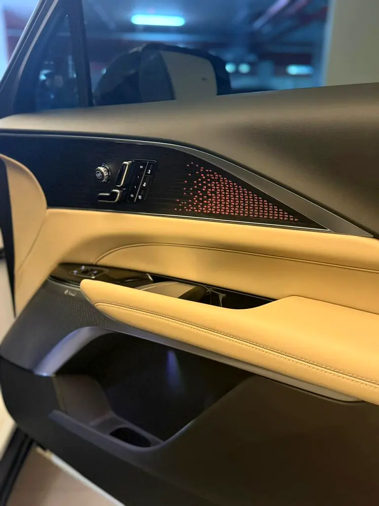 2025 Cadillac Lyriq Sport - GCC Specs - Brand New - Authorized Dealer - Image 7