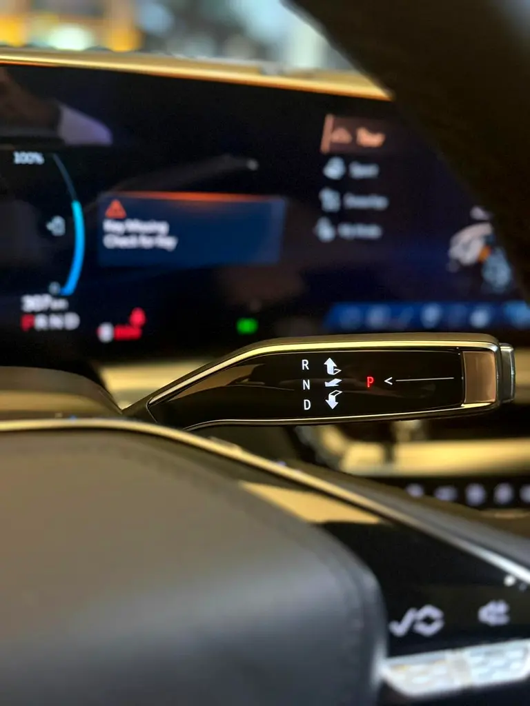 2025 Cadillac Lyriq Sport - GCC Specs - Brand New - Authorized Dealer - Image 8