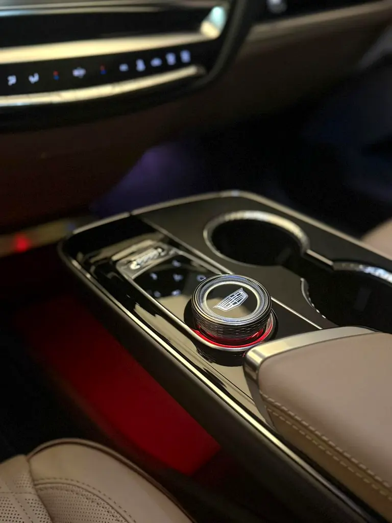 2025 Cadillac Lyriq Sport - GCC Specs - Brand New - Authorized Dealer - Image 9