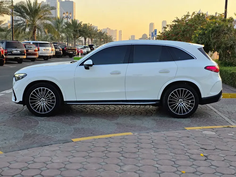 GLC 200 AMG 2024 GCC PERFECT CONDITION - Image 5