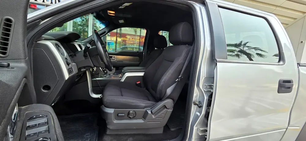 2014-Ford F150 Raptor SVT-Excellent Condition - Image 12